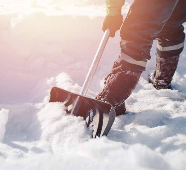 Déneigement de toitures résidentielles et commerciales